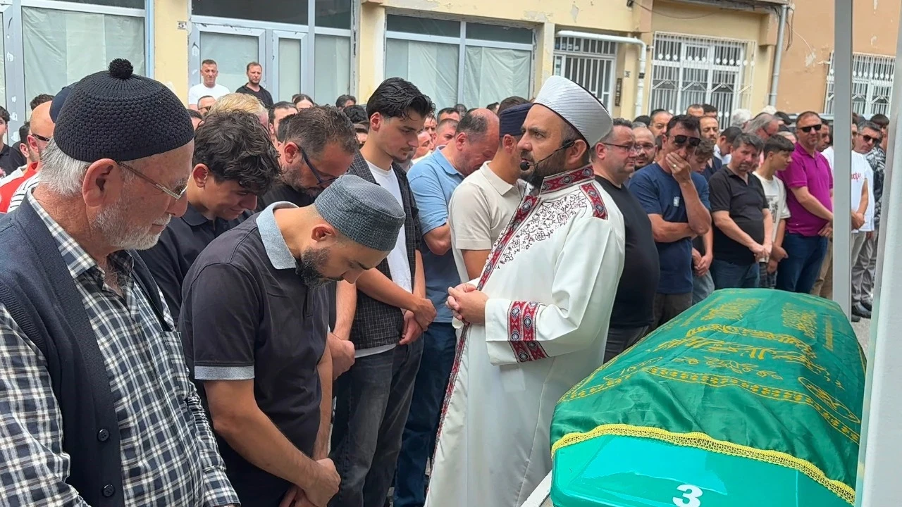 Otel yangınında hayatını kaybeden stajyer Süleyman son yolculuğuna uğurlandı