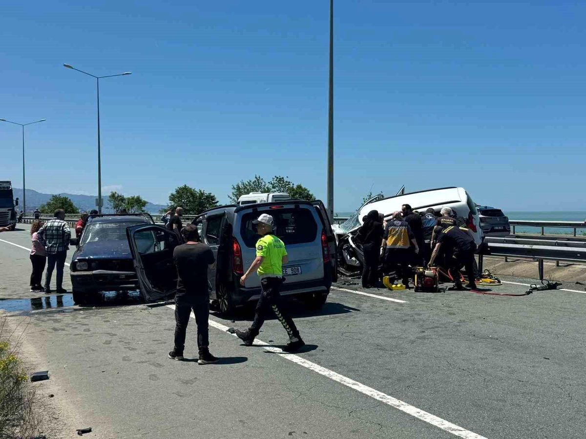 Rize'de ters yöne giren yaşlı sürücü kazaya neden oldu: 2 ölü, 3 yaralı