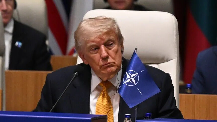 ABD Başkanı Trump, Suriye'yi "teröre destek veren devletler listesinden" çıkaracağını söyledi