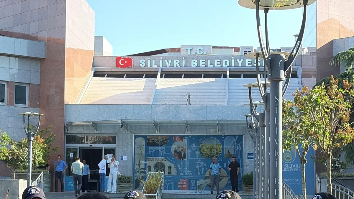 Silivri Belediyesi'ne yönelik 'yolsuzluk' soruşturmasında 17 şüpheli adliyeye sevk edildi