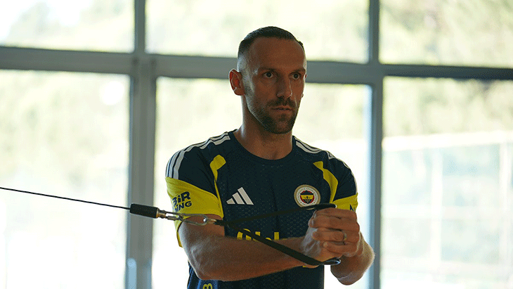 Fenerbahçe'ye Vedat Muriqi şoku! Sedyeyle sahayı terk etti