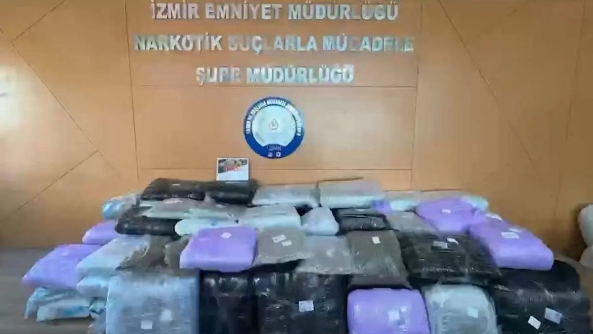 İzmir'de zehir operasyonu: 371 kilogram uyuşturucu ele geçirildi