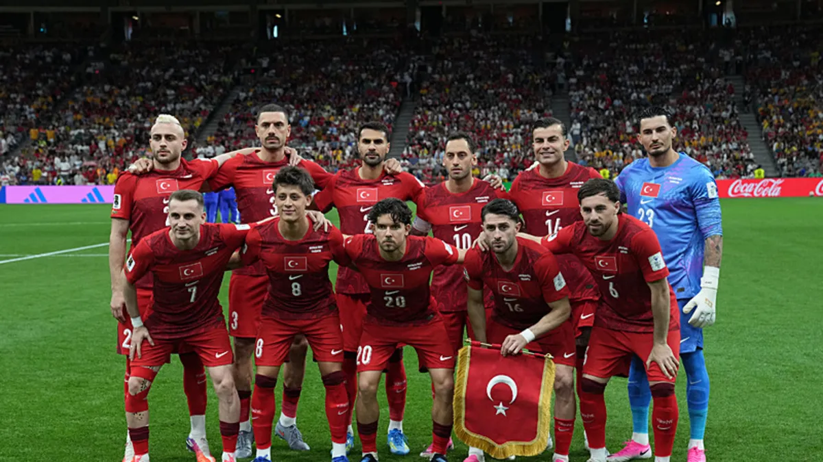 Milli Takım teselli peşinde: Dünya Kupası'na galibiyetle veda hedefi! Montella'dan farklı 11 kararı