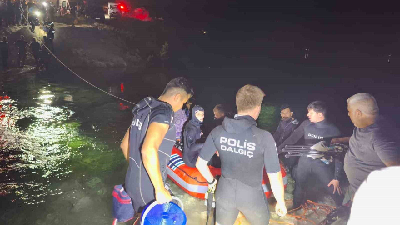 Fırat Nehri'nde mahsur kalan 26 kişi kurtarıldı