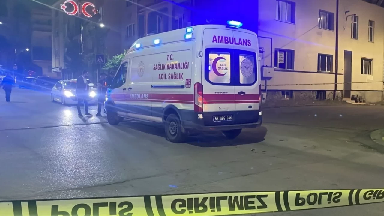 Sivas'ta iki grup arasında bıçaklı kavga! 1'i ağır 4 yaralı