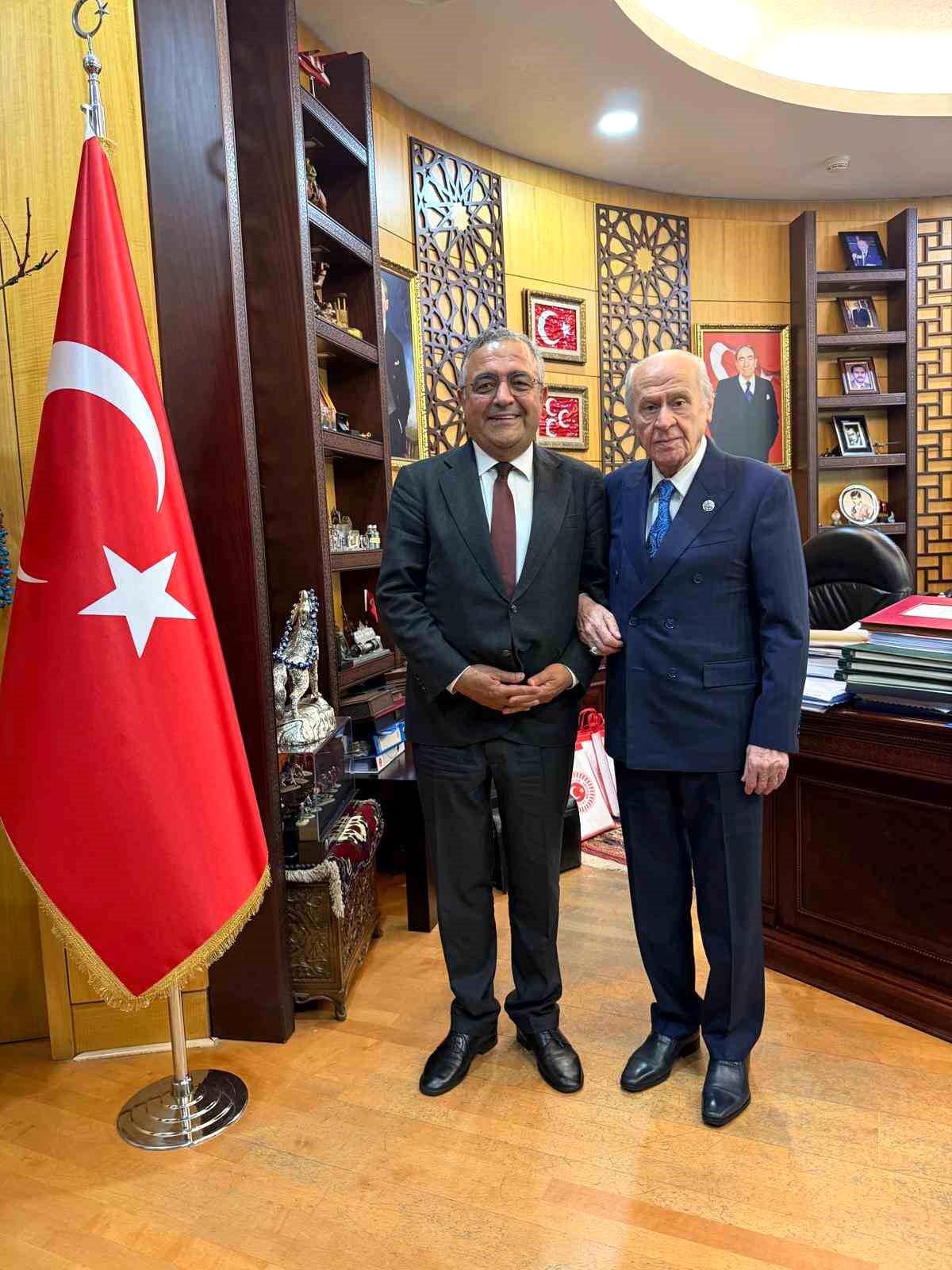 MHP Lideri Bahçeli, Diyarbakır Milletvekili Tanrıkulu ile bir araya geldi