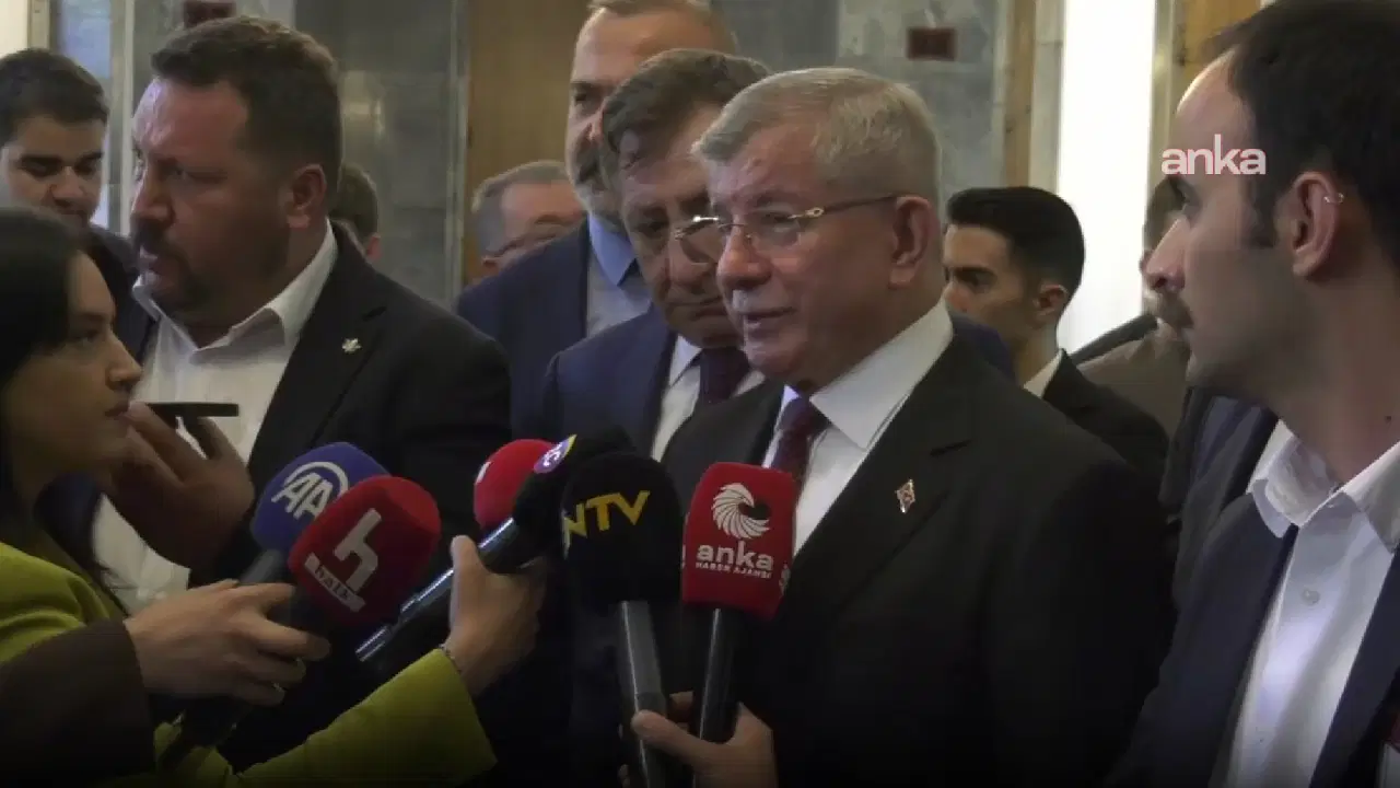 Ahmet Davutoğlu: 'Yeni parti kuruluyorsa, bize 'hayırlı olsun' demek düşer'