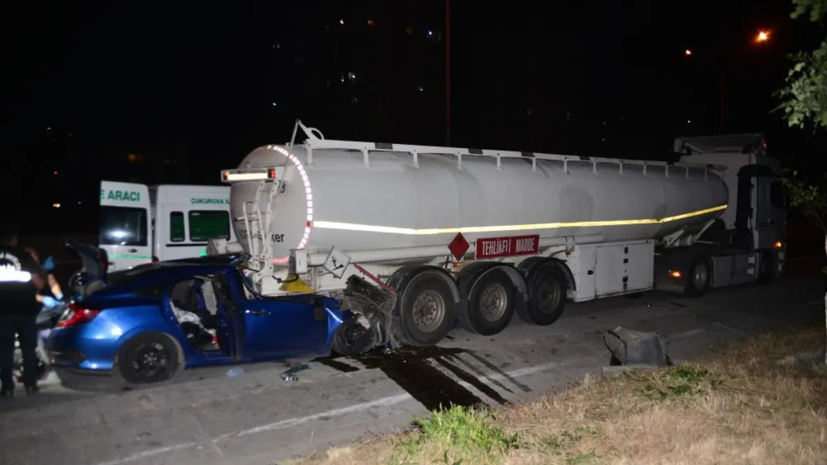 Adana'da otomobil tıra arkadan çarptı: 1 ölü, 2 yaralı