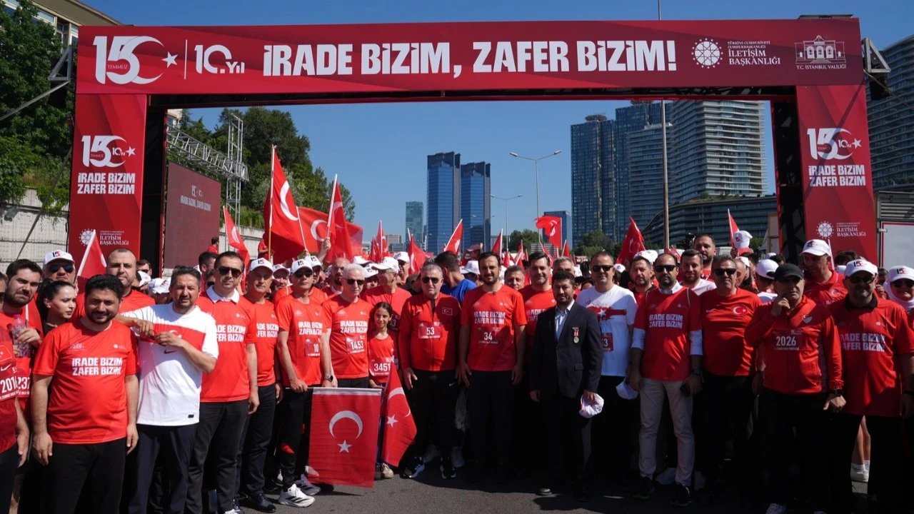 15 Temmuz'un 10. yılında köprüde anlamlı yürüyüş! "İrade Bizim, Zafer Bizim"