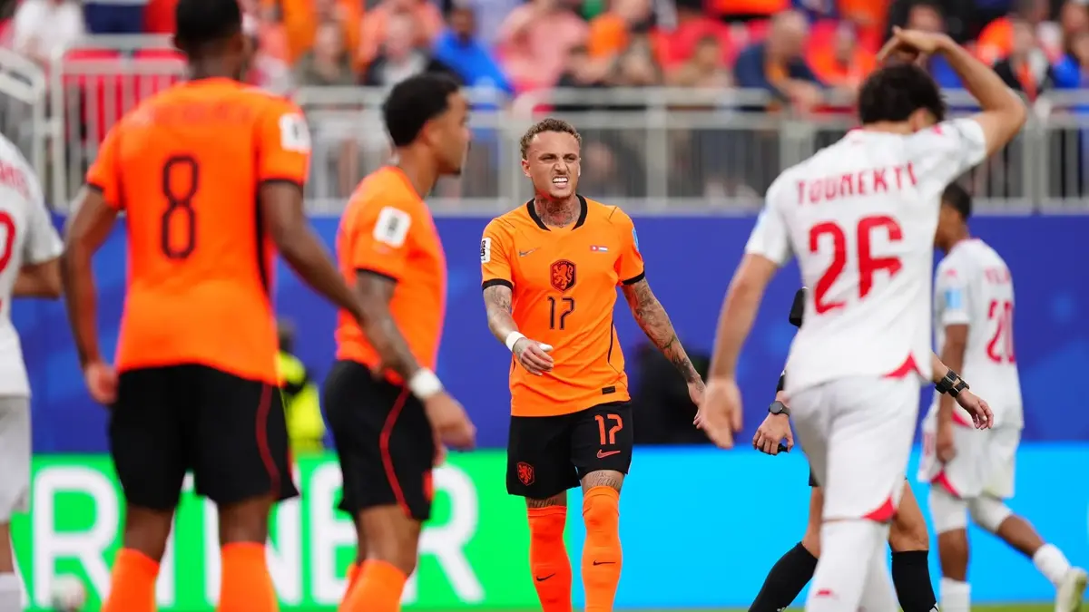 Hollanda, grubunu lider tamamladı