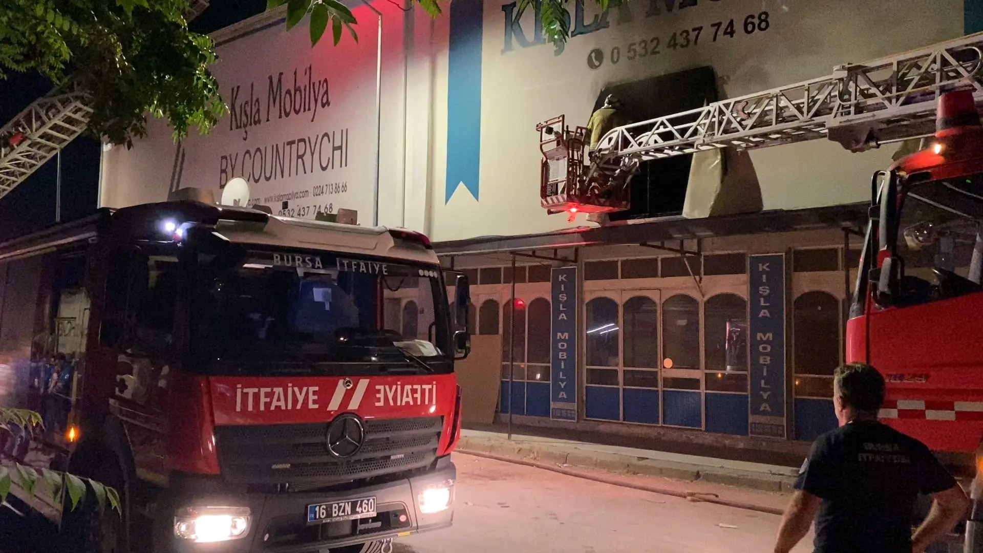 İnegöl'de mobilya fabrikasında yangın