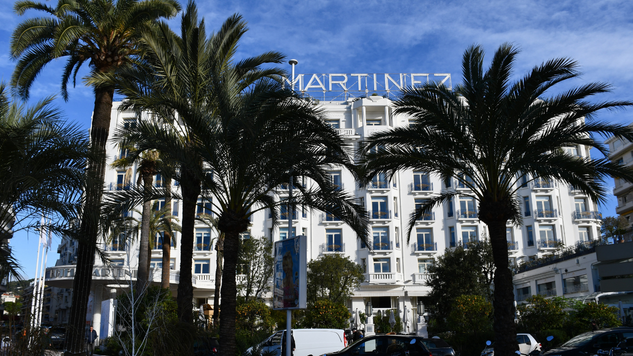 The White Lotus Cannes’ı ele geçirdi: Zenginler bile otel odası bulamıyor