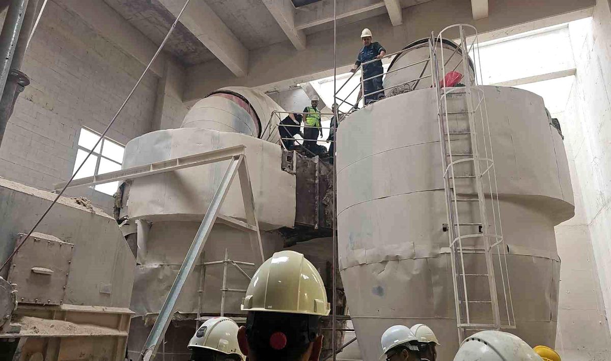 Safi Çimento fabrikasında kazana düşen işçi ağır yaralandı