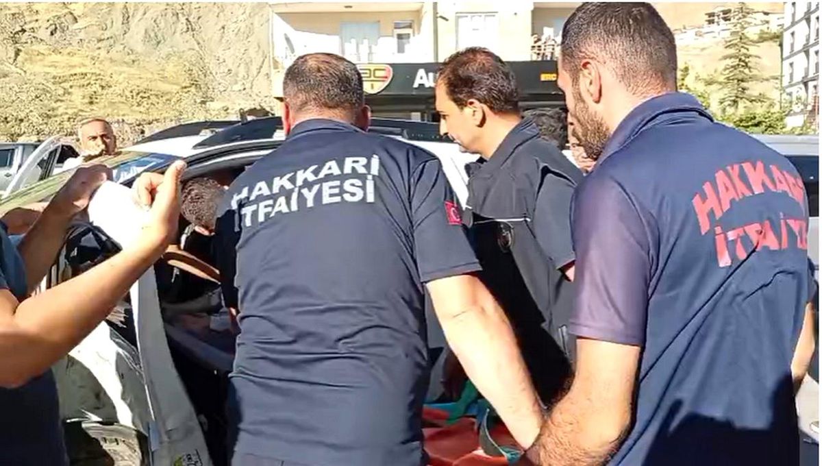 Hakkari'de iki aracın çarpıştığı kazada 1 kişi yaralandı
