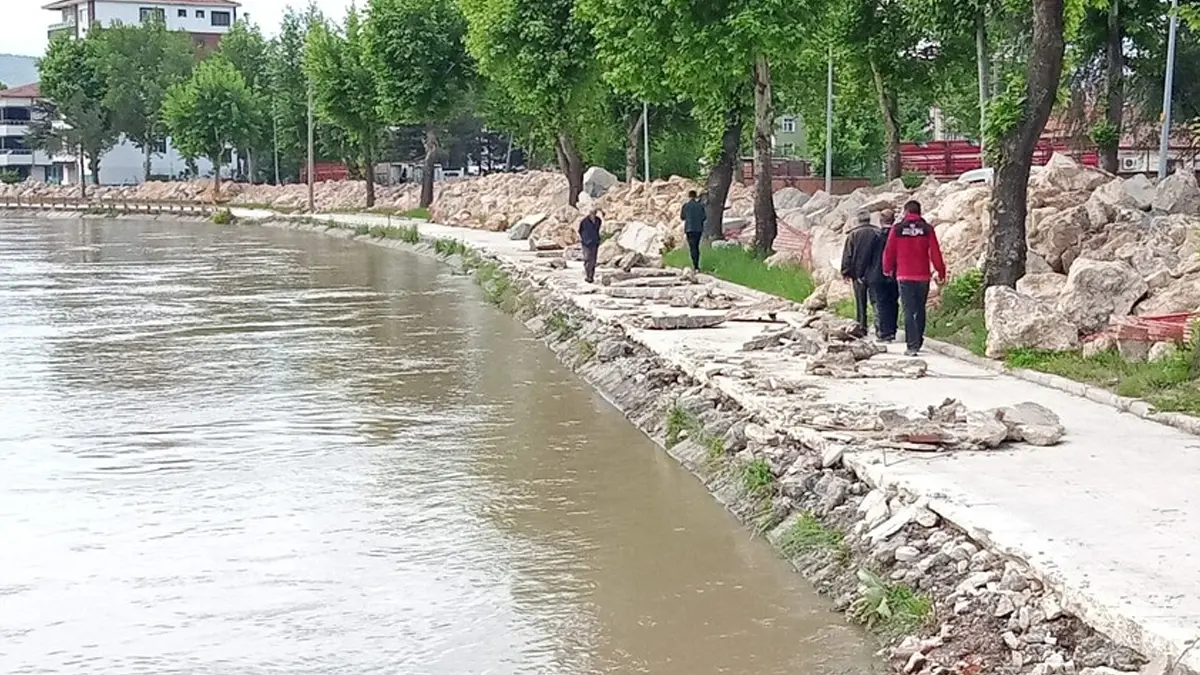 Tokat'ta hayat normale dönmeye başladı! Taşkın tedbirleri kademeli olarak kaldırılıyor
