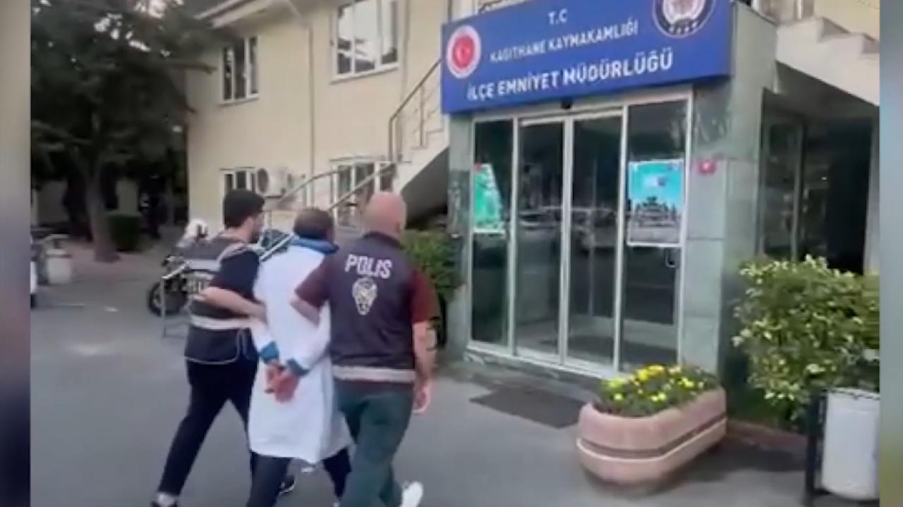 Türk bayrağını yere atan şüpheli yakalandı