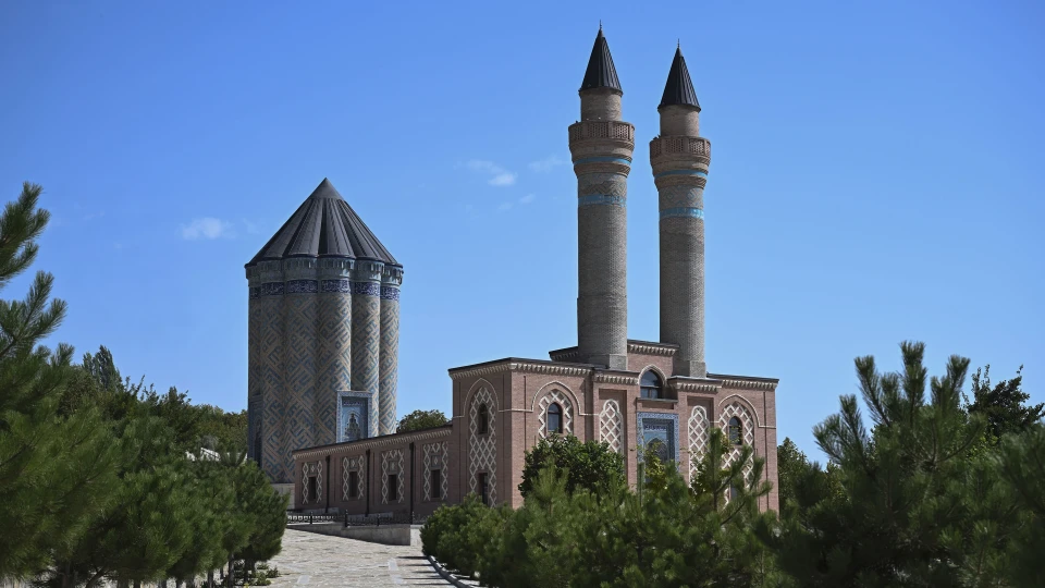 Nahçıvan Tarihî Türbeleri ve Kültür Mirası: UNESCO listesindeki o yapının Konya Mevlana Türbesi ile olan şaşırtıcı bağı! | KÜLTÜR SANAT HABERLERİ