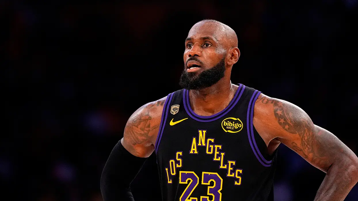 Lakers'tan LeBron James'e veda! Ayrılık resmen açıklandı