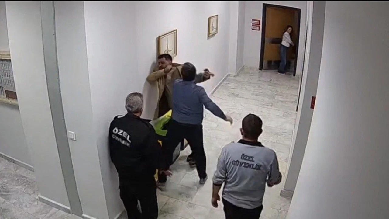 Tek yumrukta hafızası silindi: Hastaneyi ring alanına çevirdiler