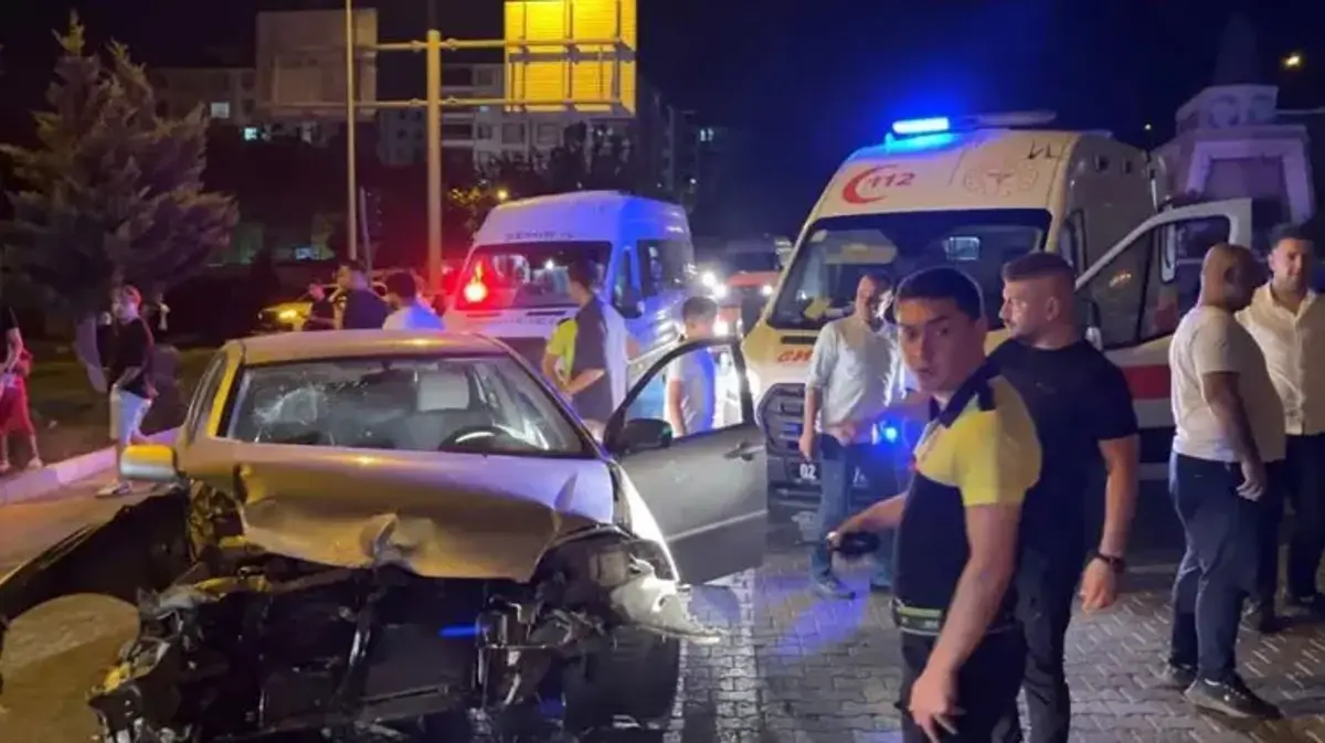 İki otomobilin çarpıştığı kazada 3 kişi yaralandı