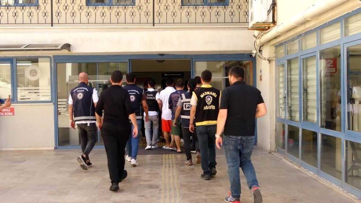Marmaris'te göçmen kaçakçılığı operasyonunda yakalanan 7 şüpheli tutuklandı