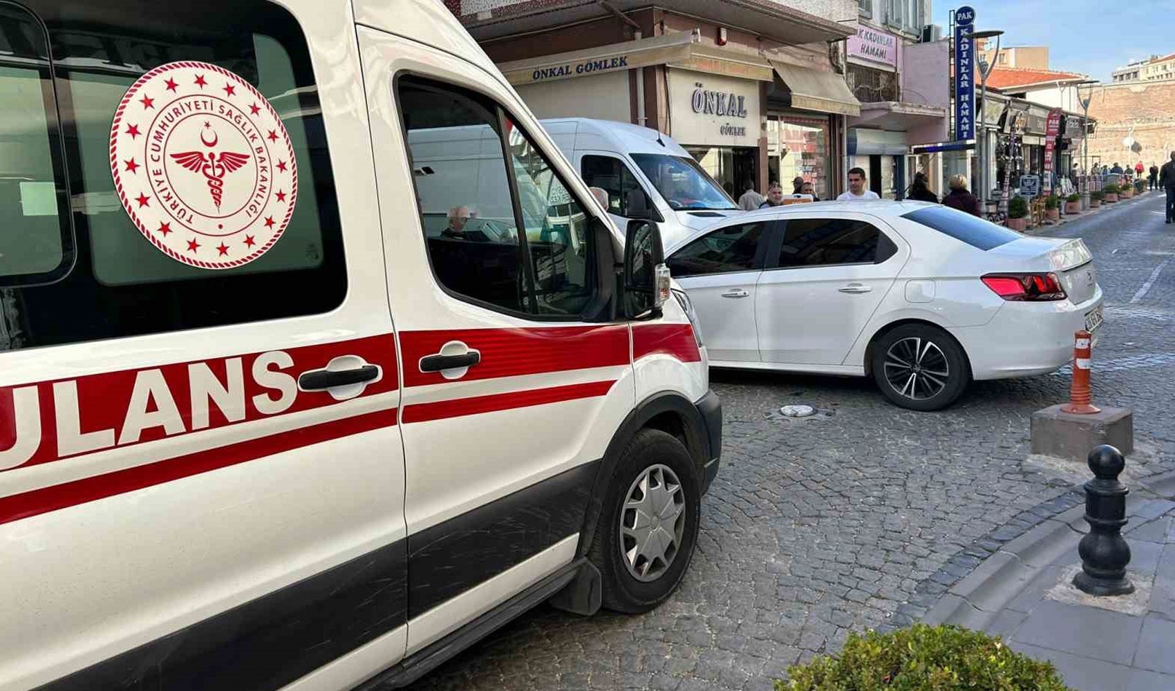 Kadın iş ortağını vurdu, canına kıydı