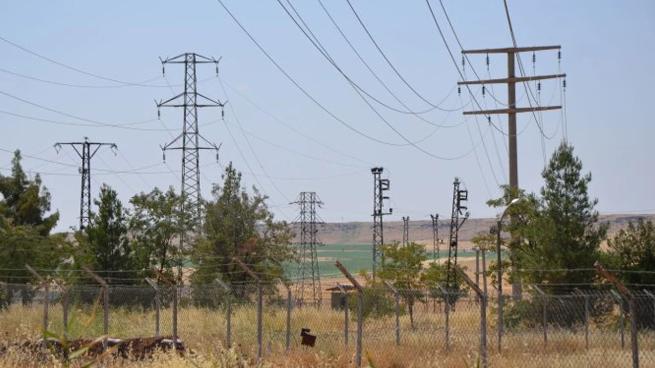 Elektrik fiyatlarında sert dalgalanma: Yarın için tavan 4 bin 300 lira