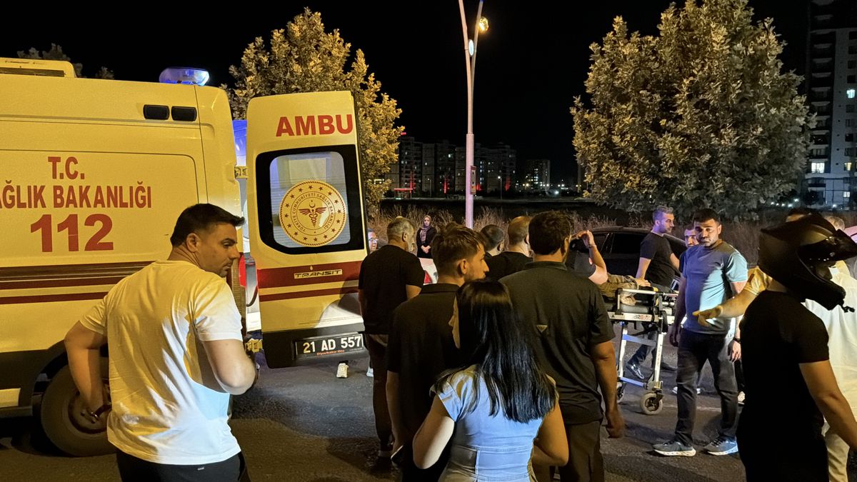 Bisikletiyle yolun karşısına geçerken taksinin çarptığı kadın yaralandı