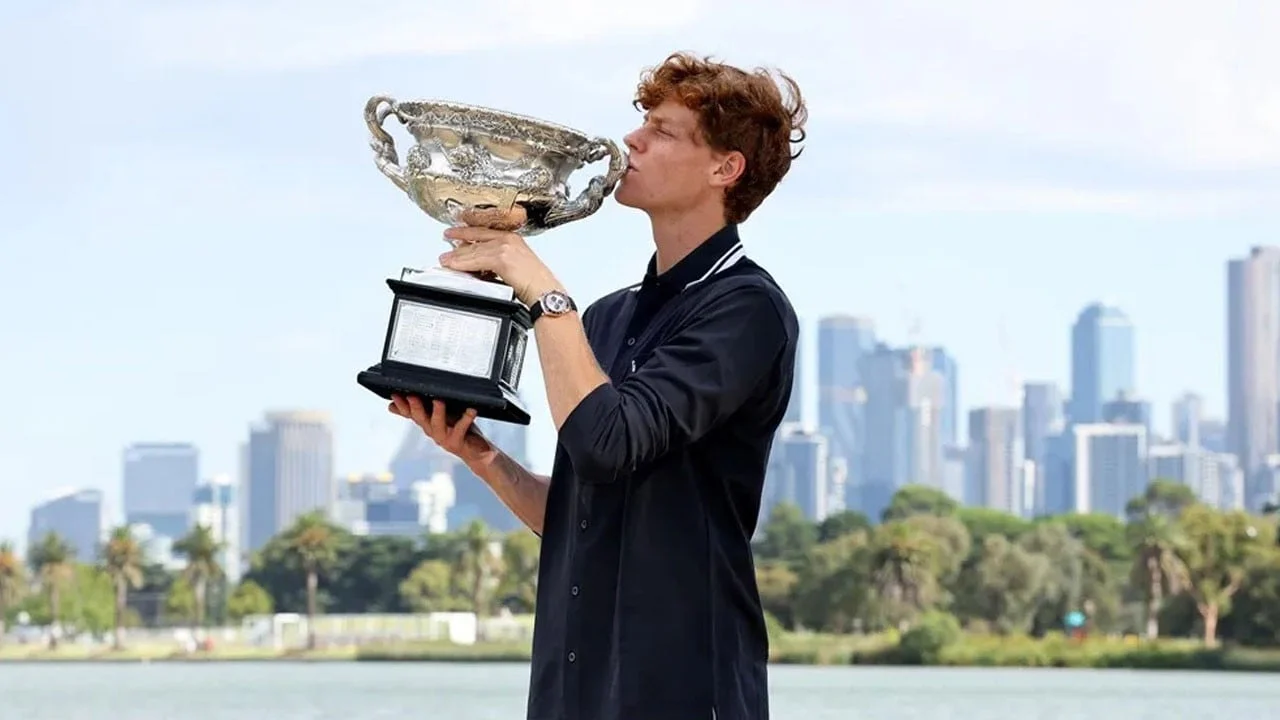Sinner finalde geri döndü! Wimbledon’da üst üste ikinci kez şampiyon oldu