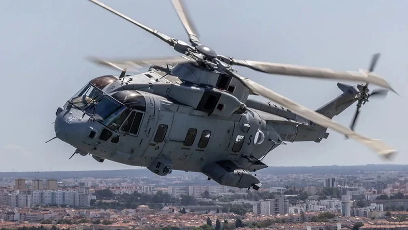 İngiltere'de askeri helikopter düştü: Can kayıpları var