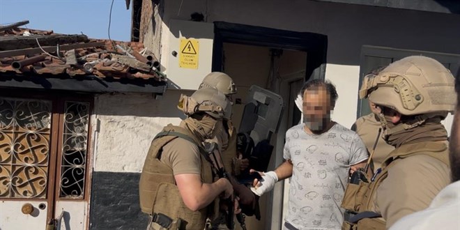 Özel harekat evi ablukaya aldı, yakalanınca 'çalsaydınız açardım' dedi