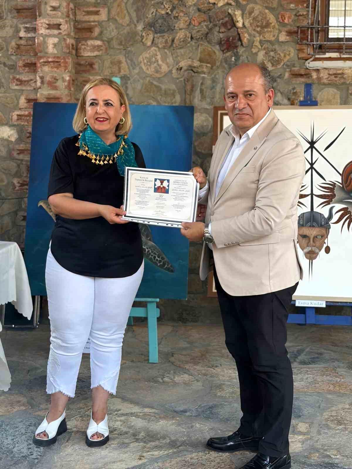 Edremit'te sanat şöleni: 35. Uluslararası Karma Sergisi kapılarını açtı