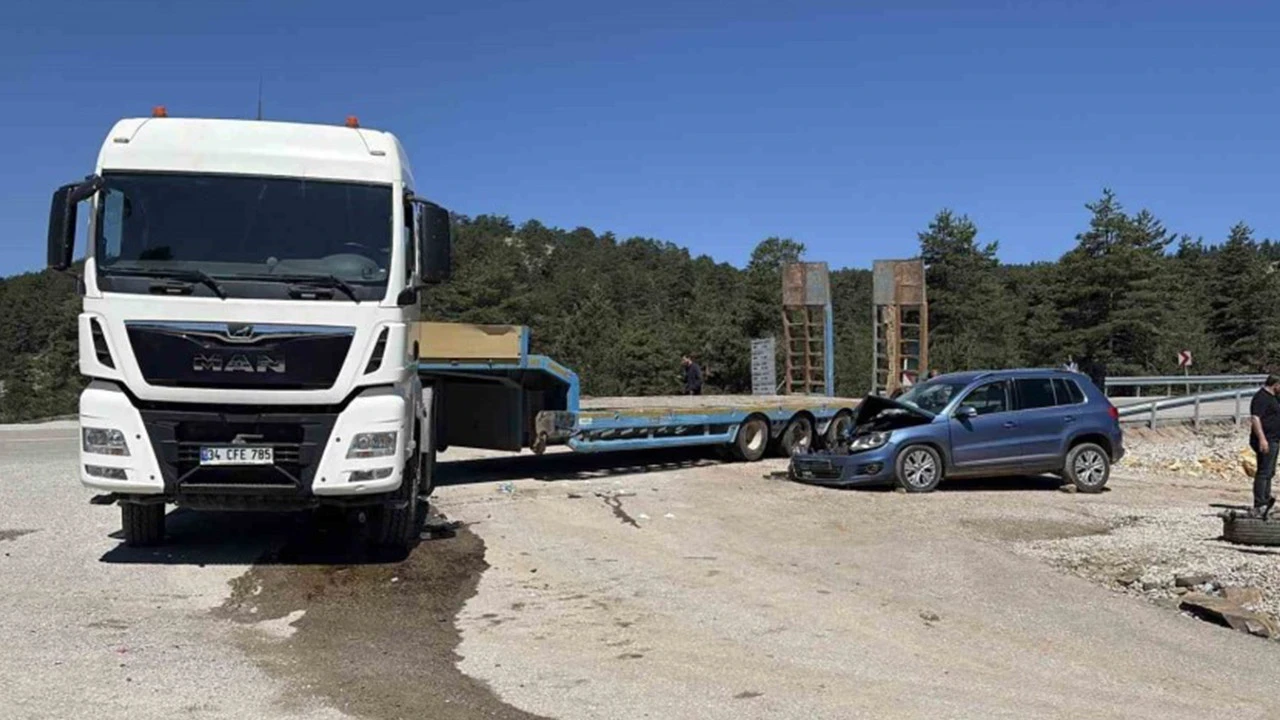 Otomobil ile TIR çarpıştı: 4 yaralı var