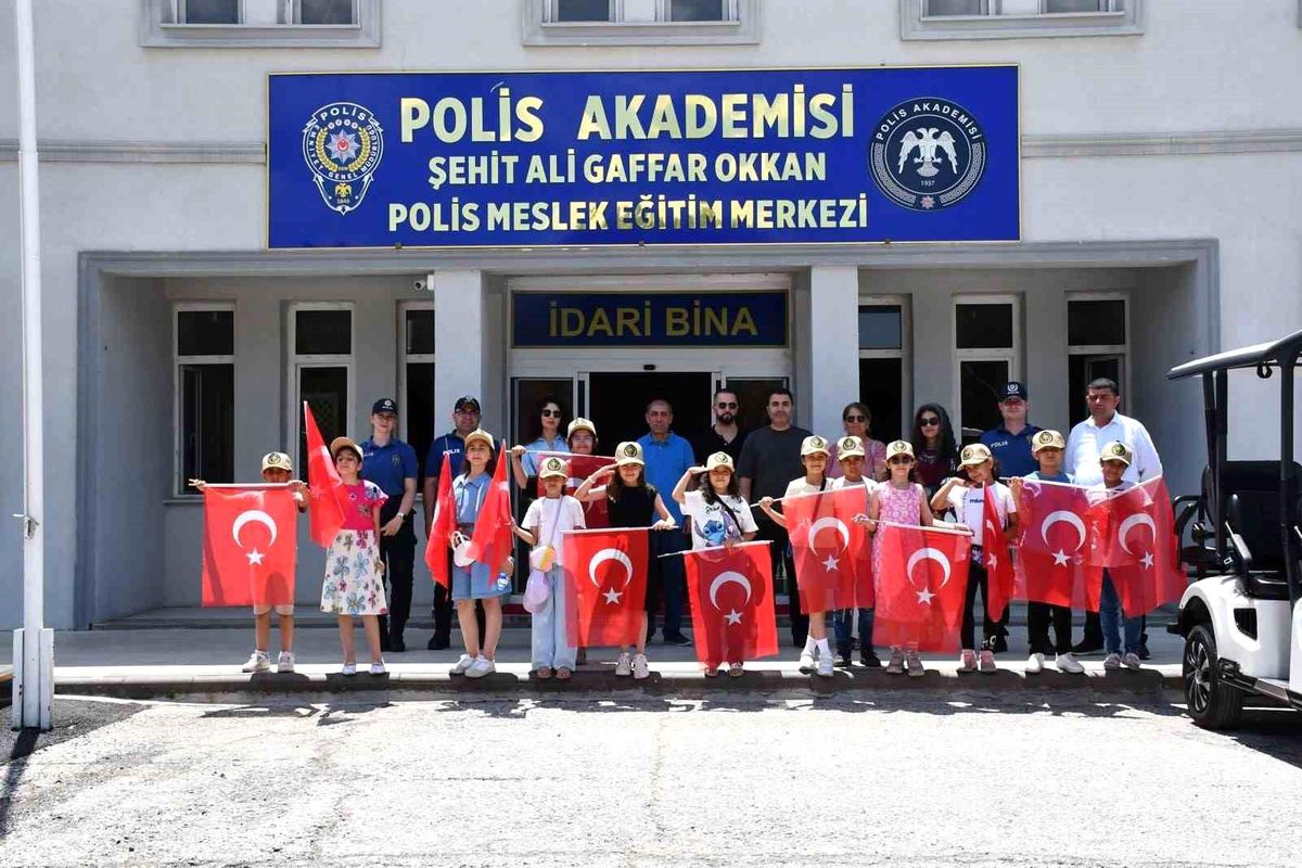 Diyarbakır'da 'Gaffar Amcayla El Ele' Projesi: Çocuklar Polislikle Buluşuyor
