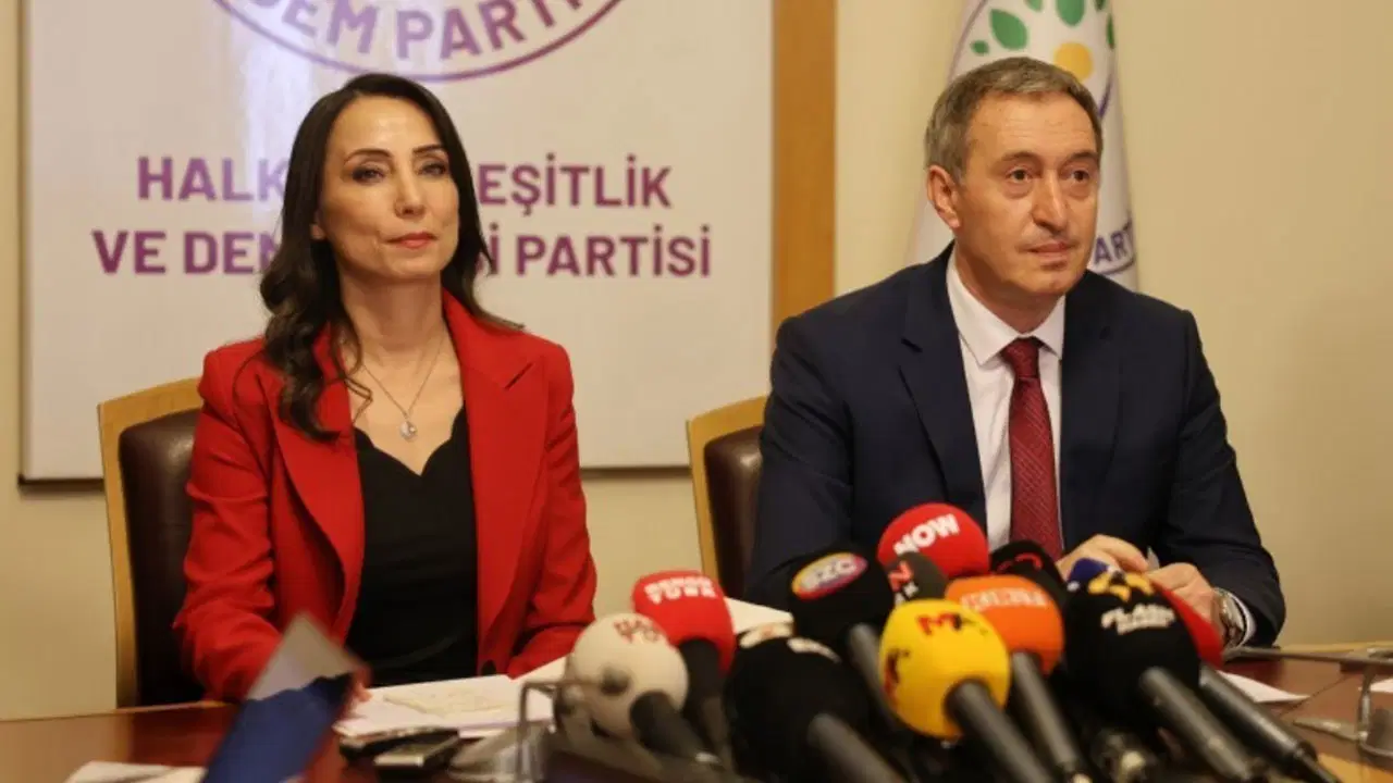 Ank-Ar Araştırma'dan anket: DEM Parti seçmeni partisini Cumhur İttifakı'na daha yakın görüyor