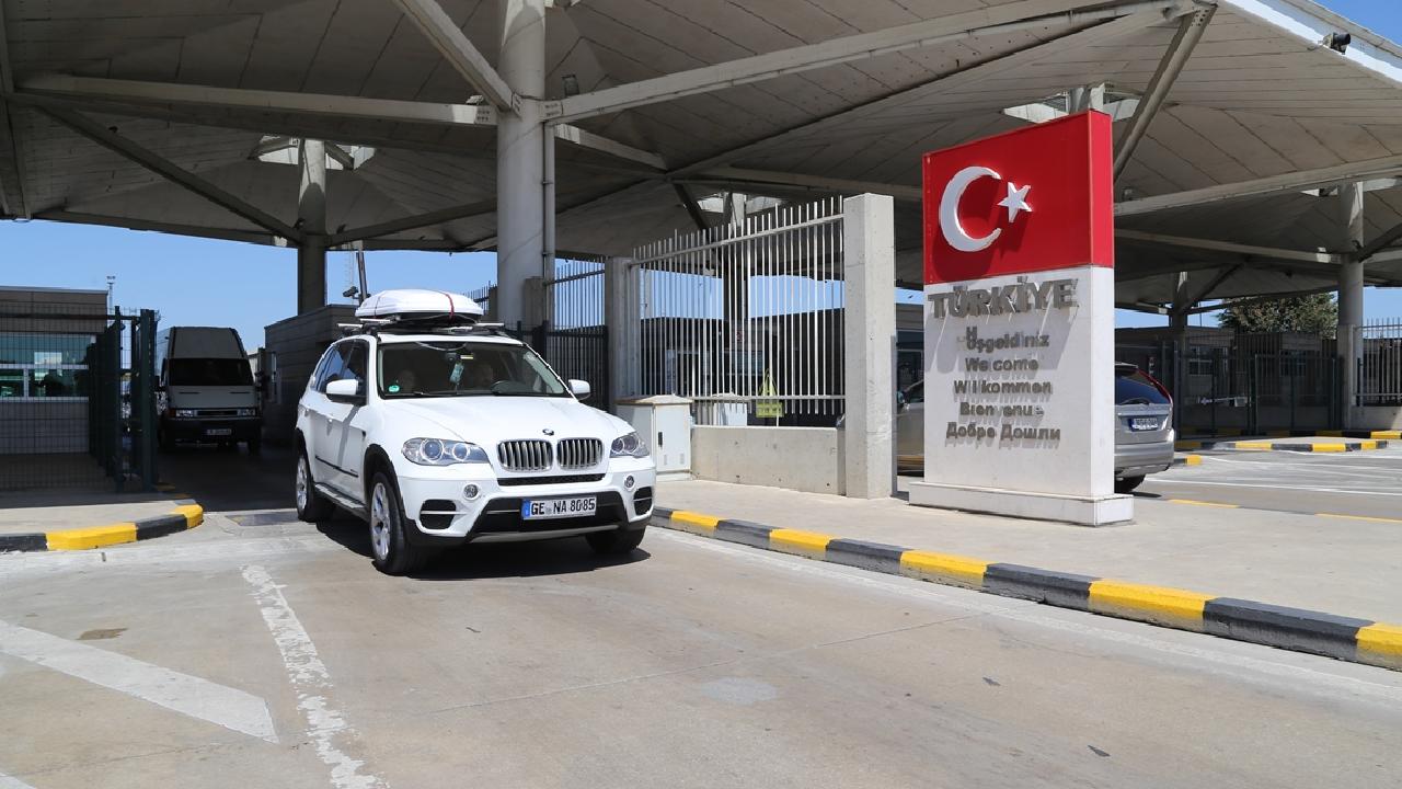 Gurbetçilerin "vatan yolculuğu" gümrük kapılarının dijitalleşmesiyle hızlandı