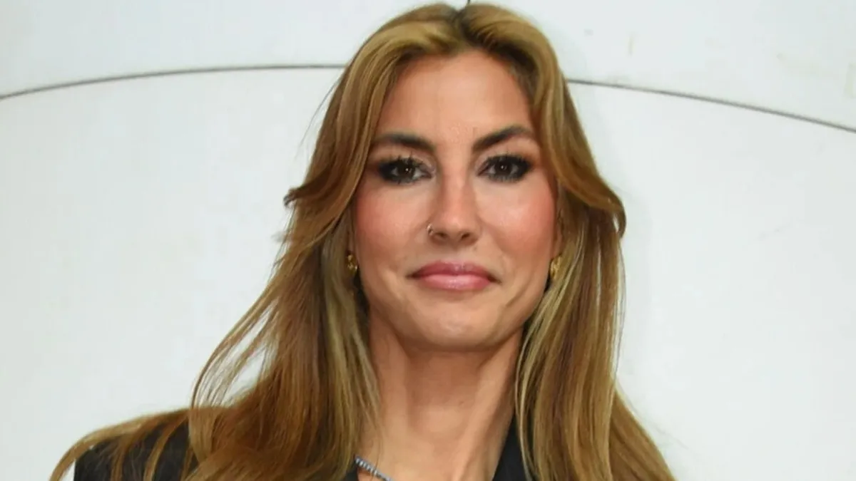 Çağla Şıkel ve Mertcan Tunca Alaçatı’da el ele görüntülendi! İşte o anlar!