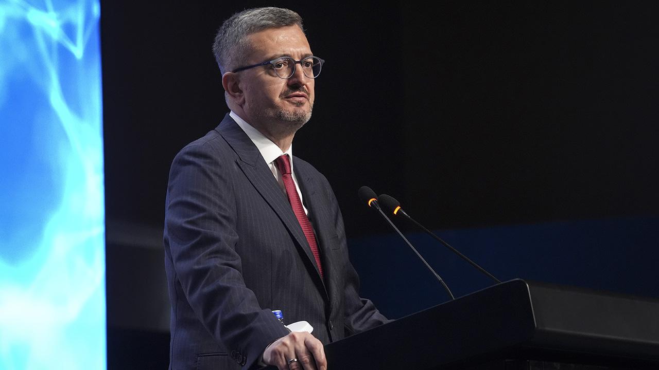 İletişim Başkanı Duran'dan Koruyucu Aile Günü paylaşımı