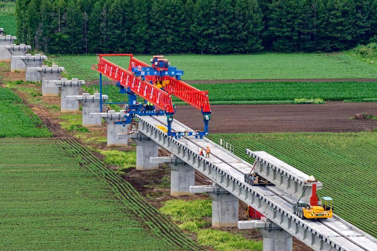 Albüm: Çin-Avrupa Yük Treni Kapasitesini Artıracak Süper Büyük Tongjiang Köprüsü'nün İnşaatı Sürüyor