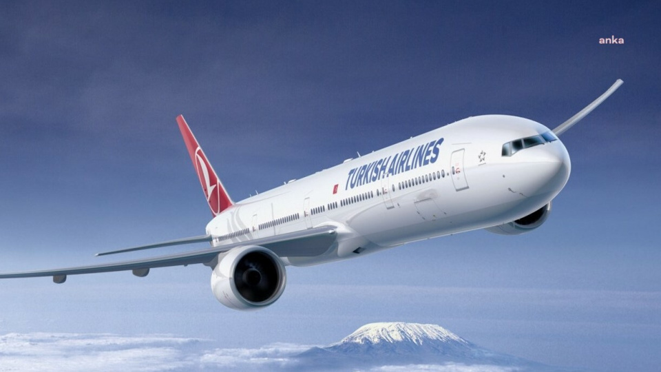 THY uçağının kanadı Antalya Havalimanı’nda radar anten direğine temas etti