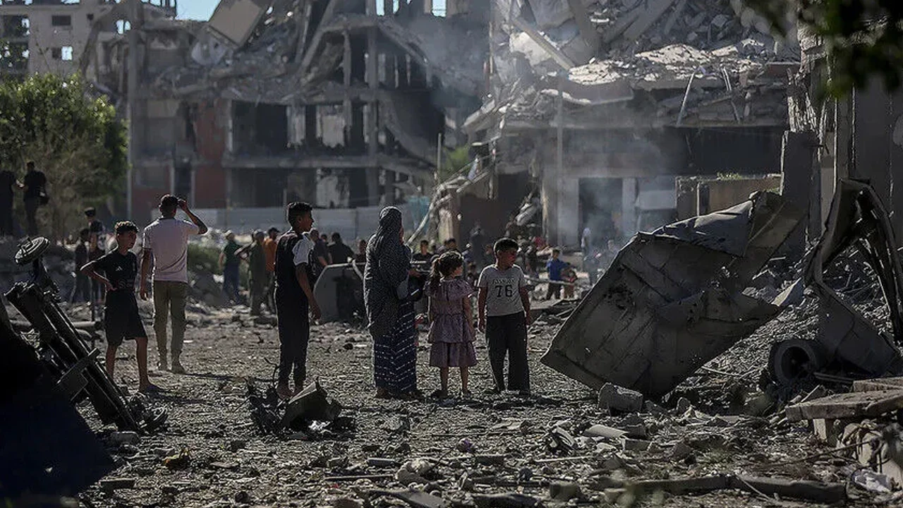 İsrail'in Gazze'de yerinden edilenlerin çadırlarına saldırısında 1 kişi öldü, 10 kişi yaralandı