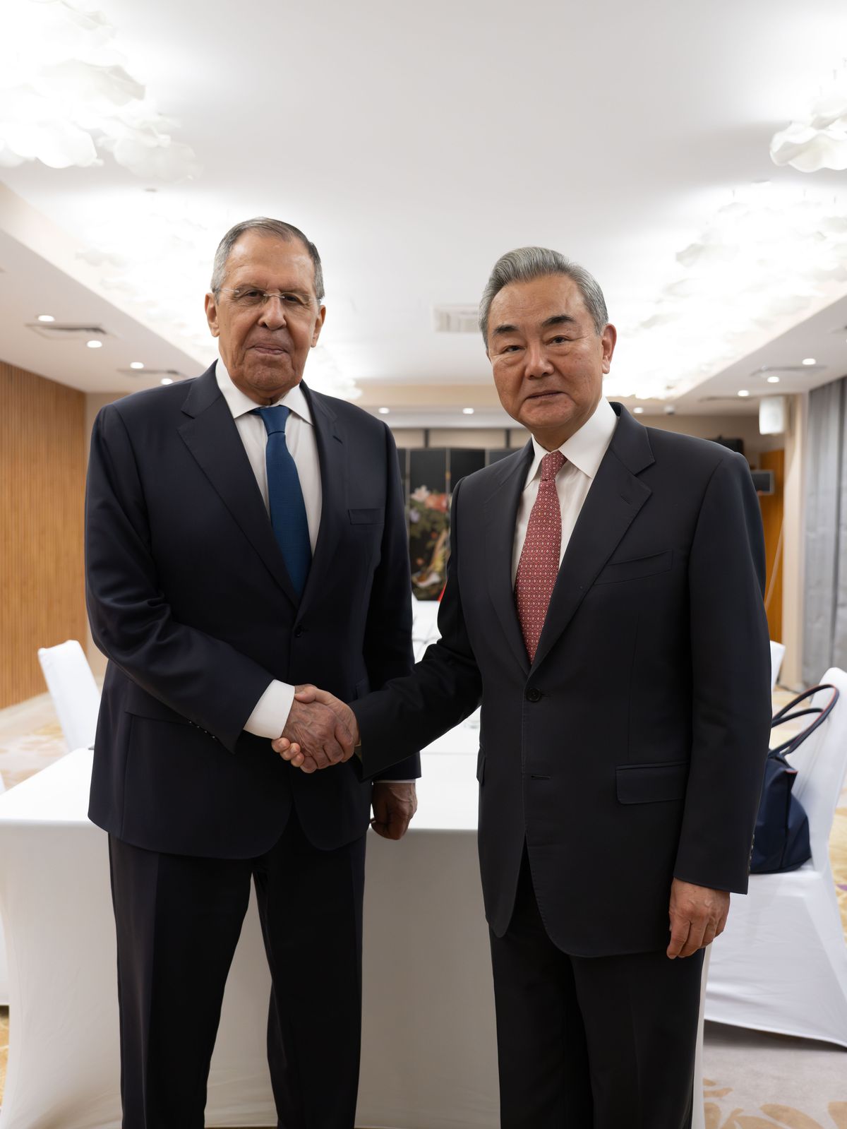 Çin Dışişleri Bakanı Wang Yi, Rus mevkidaşı Lavrov ile görüştü