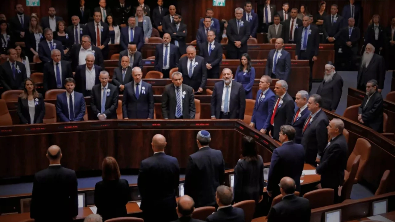 İsrail Dışişleri Bakan Yardımcısı Haskel yasaya tepki gösterdi; istifa etti