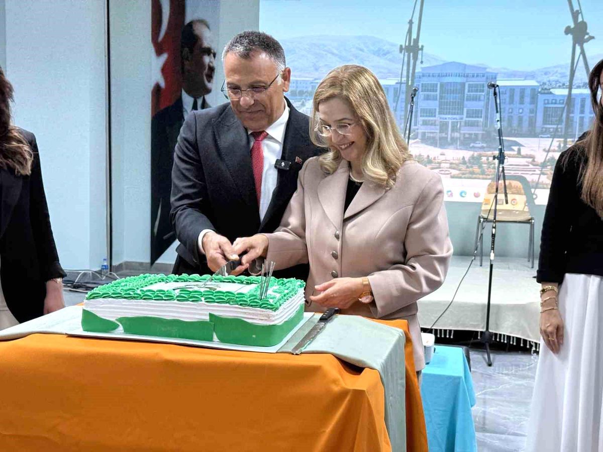Iğdır Üniversitesi'nde 18. yıl resepsiyonu