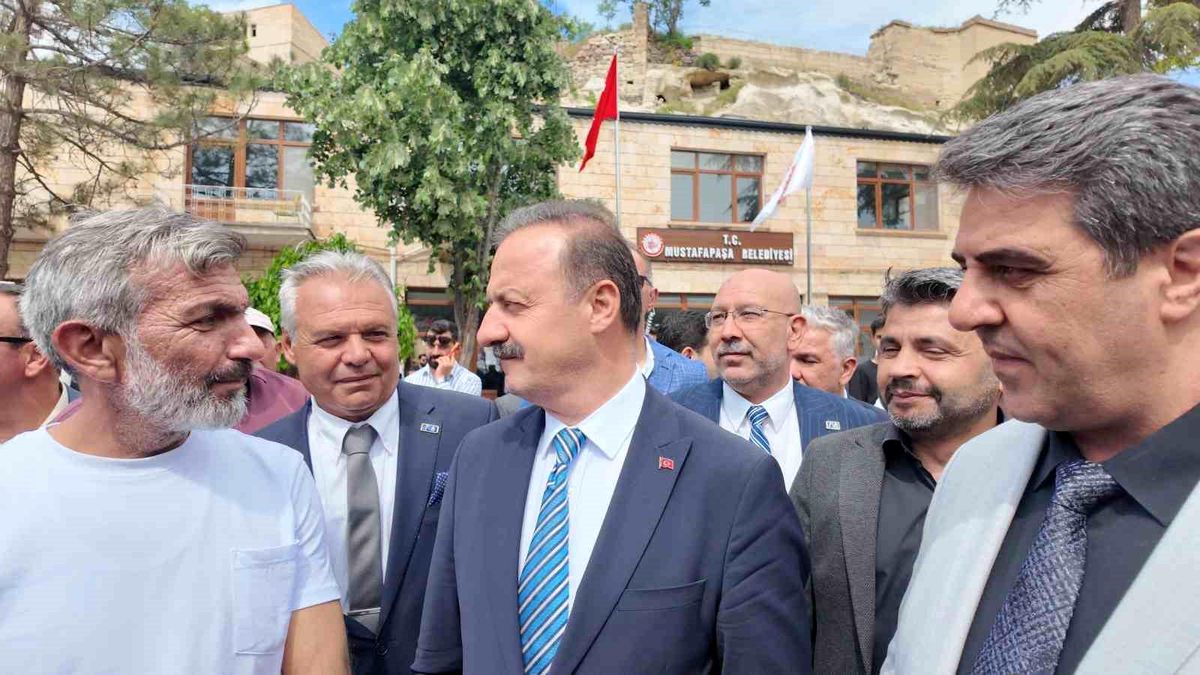 Ağıralioğlu, Mustafapaşa Beldesi'nde vatandaşla buluştu