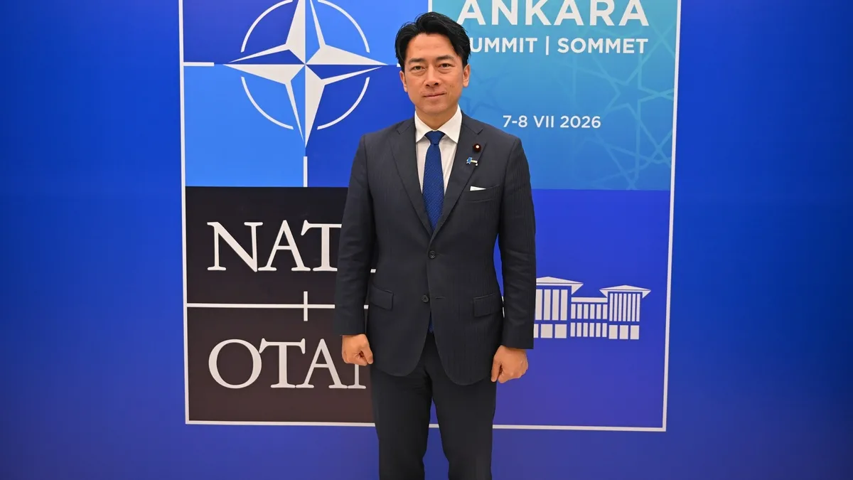 Japon bakan Türk lezzetlerini sevdi! İstanbul'da ilk kez balık ekmek yedi