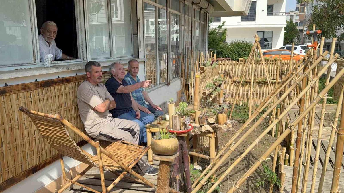 27 yıllık sağlıkçı bambuyu sanat eserlerine dönüştürüyor