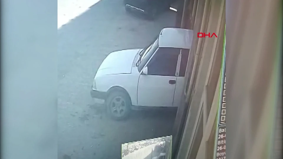 İnebolu'da Oto Kaporta Dükkanında Kaza: Usta Otomobilin Altında Kaldı