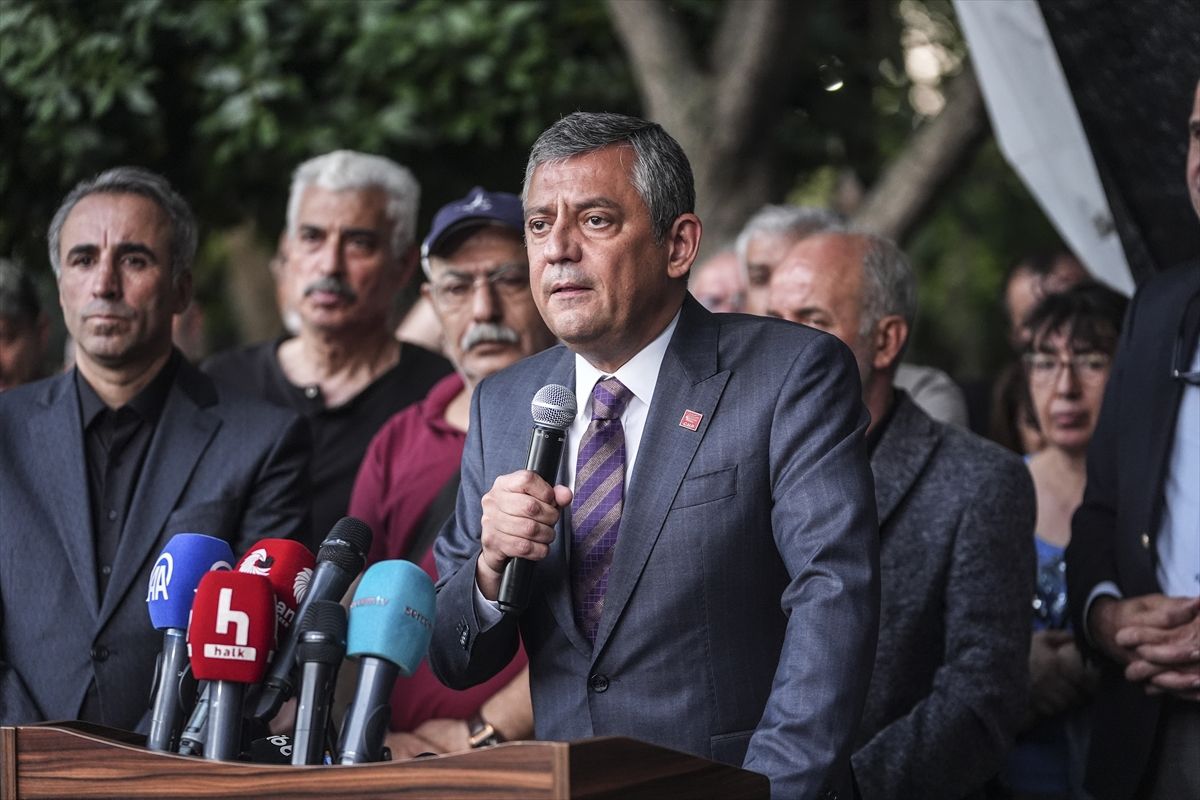 CHP Grup Başkanı Özgür Özel, İstanbul'da "On Muharrem Orucu Programı"na katıldı Açıklaması
