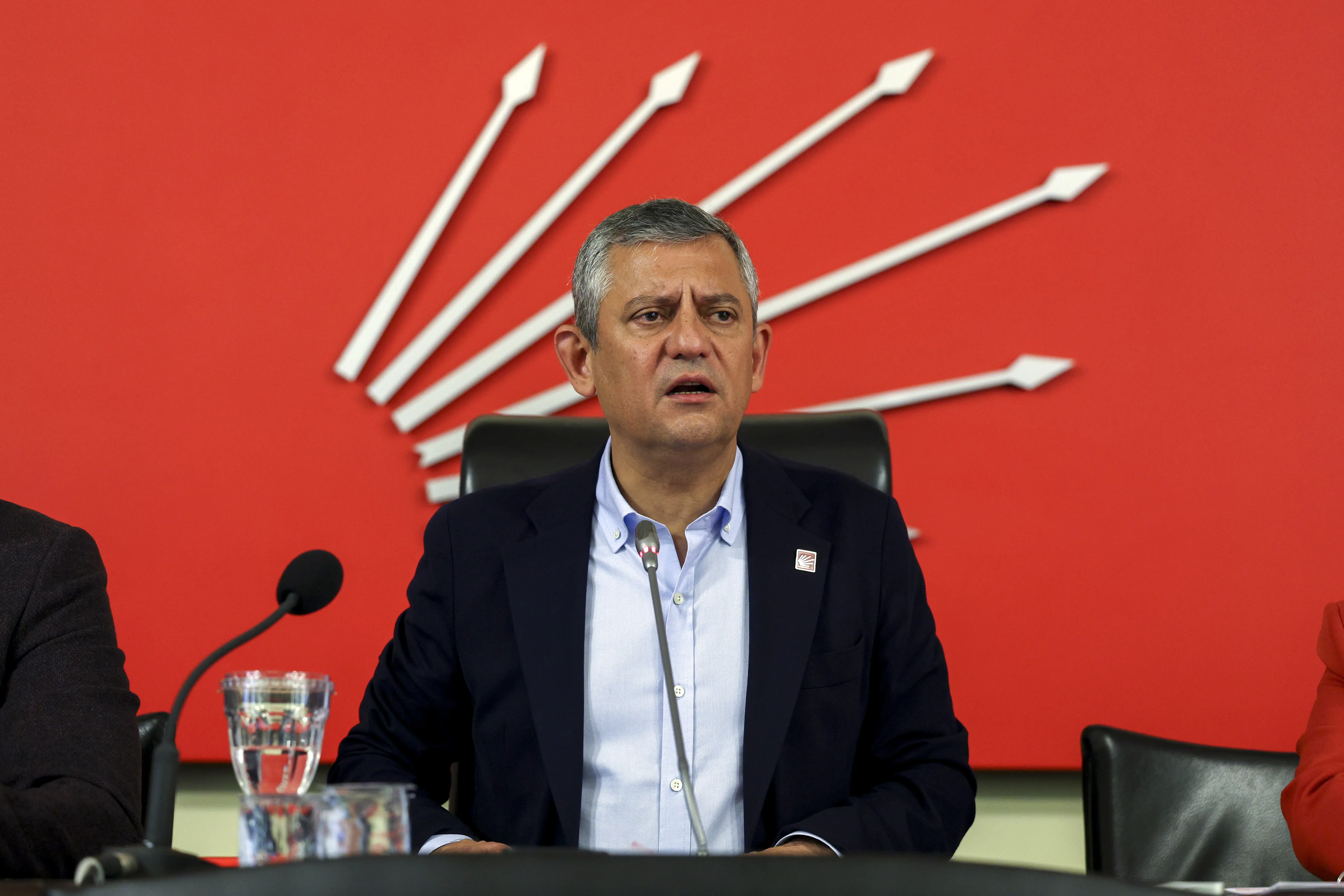 CHP'de kazan kaynıyor! Özgür Özel ekibinden istifa kararı